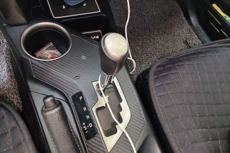 Used Toyota RAV4 2015 2.5L Automatic 4x4 Elite Edition Gear Lever