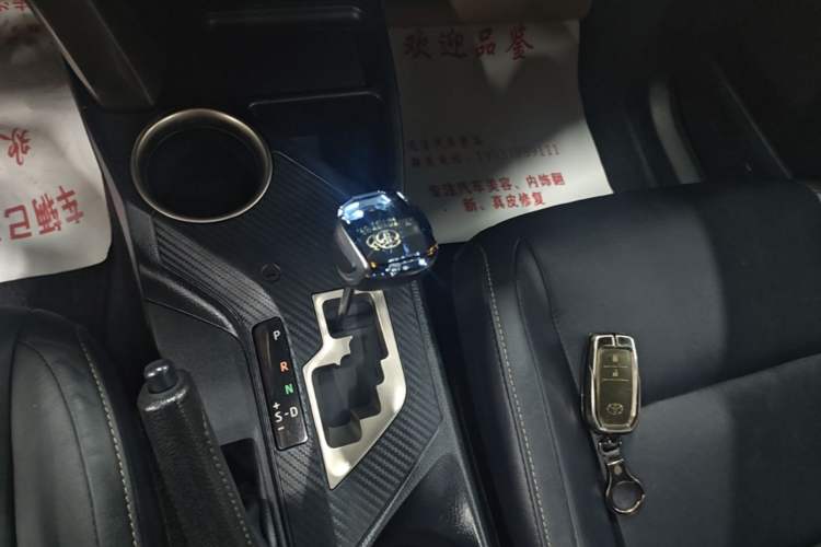 Used Toyota RAV4 2015 2.5L Automatic 4x4 Elite Edition Gear Lever