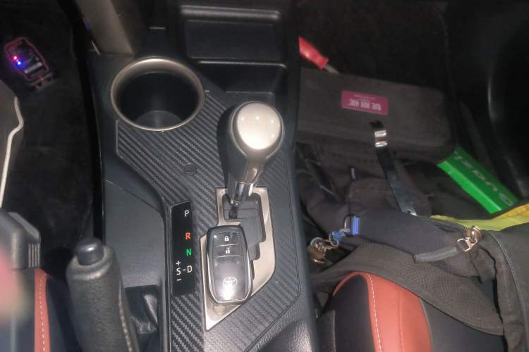 Used Toyota RAV4 2015 2.5L Automatic 4x4 Elite Edition Gear Lever