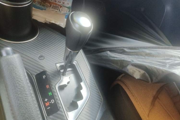 Used Toyota RAV4 2015 2.0L CVT Two-Wheel Drive Fashion Edition Gear Lever