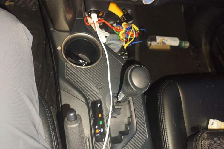 Used Toyota RAV4 2015 2.0L CVT Two-Wheel Drive Fashion Edition Gear Lever
