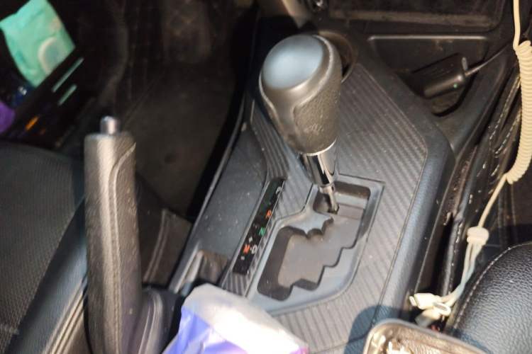 Used Toyota RAV4 2015 2.0L CVT Two-Wheel Drive Fashion Edition Gear Lever