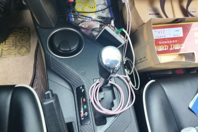 Used Toyota RAV4 2015 2.0L CVT Two-Wheel Drive Fashion Edition Gear Lever