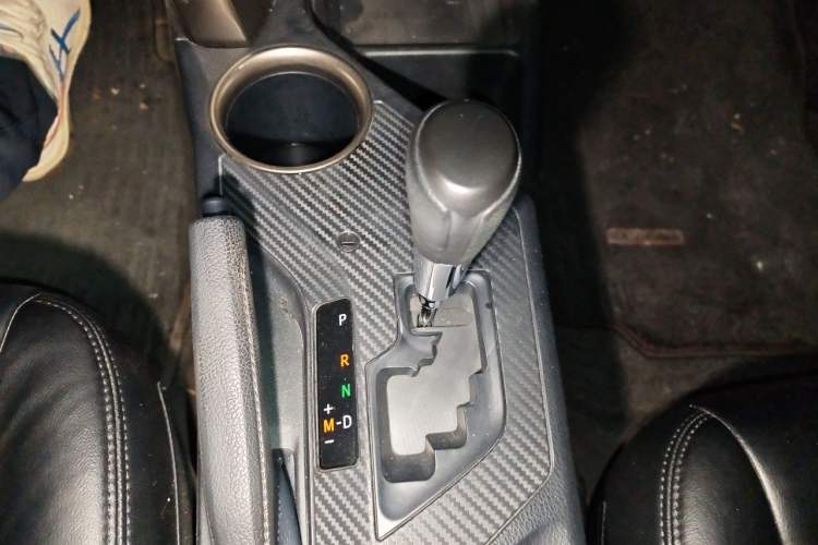 Used Toyota RAV4 2015 2.0L CVT Two-Wheel Drive Fashion Edition Gear Lever