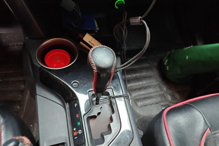 Used Toyota RAV4 2015 2.0L CVT Two-Wheel Drive Urban Edition Gear Lever