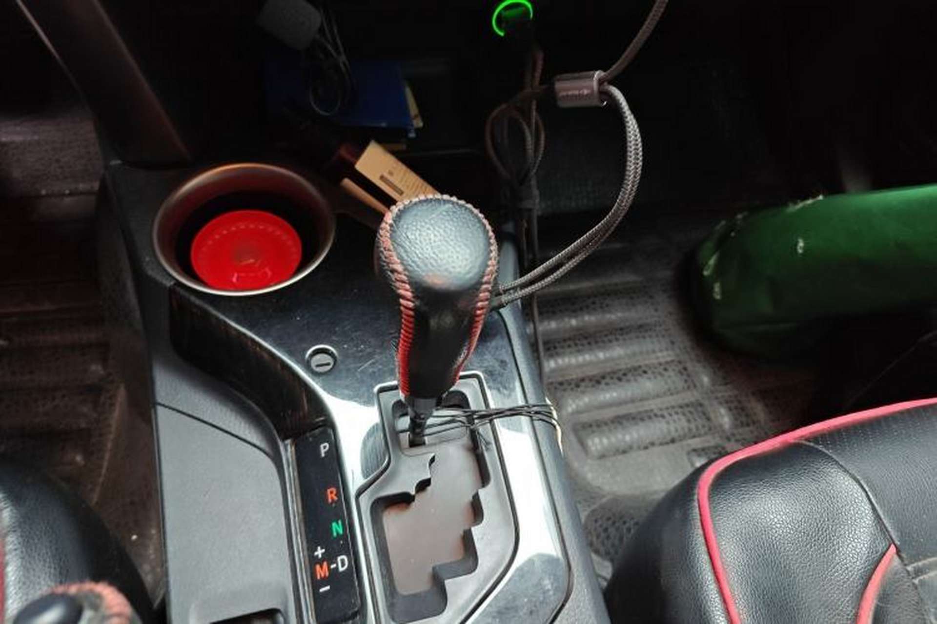 Used Toyota RAV4 2015 2.0L CVT Two-Wheel Drive Urban Edition Gear Lever