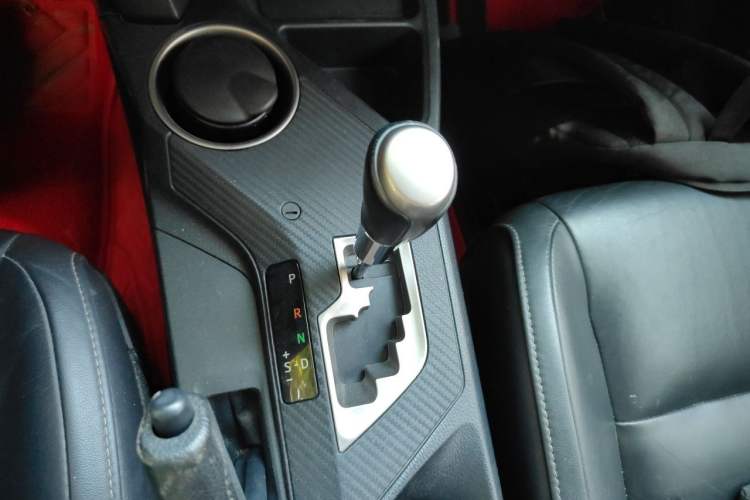 Used Toyota RAV4 2015 2.5L Automatic 4x4 Elite Edition Gear Lever