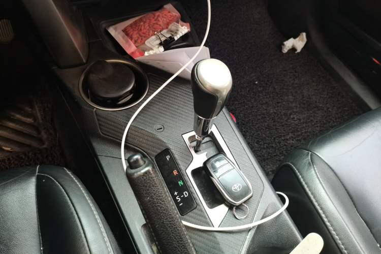 Used Toyota RAV4 2015 2.5L Automatic 4x4 Elite Edition Gear Lever