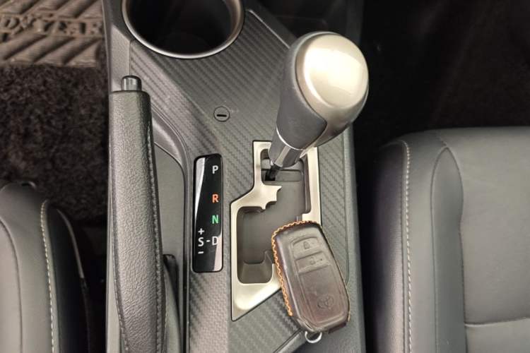 Used Toyota RAV4 2015 2.5L Automatic 4x4 Elite Edition Gear Lever