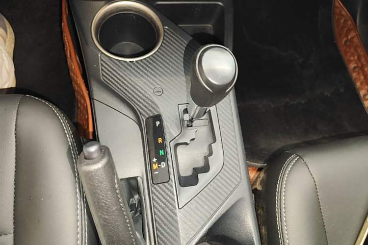Used Toyota RAV4 2015 2.0L CVT Two-Wheel Drive Fashion Edition Gear Lever