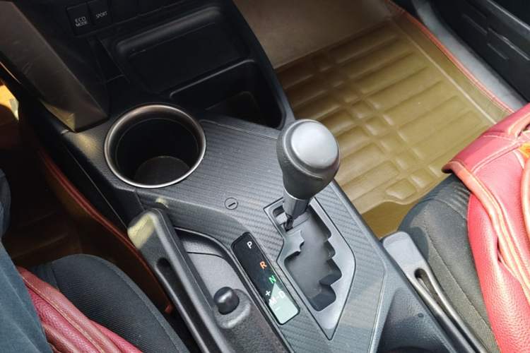 Used Toyota RAV4 2015 2.0L CVT Two-Wheel Drive Fashion Edition Gear Lever