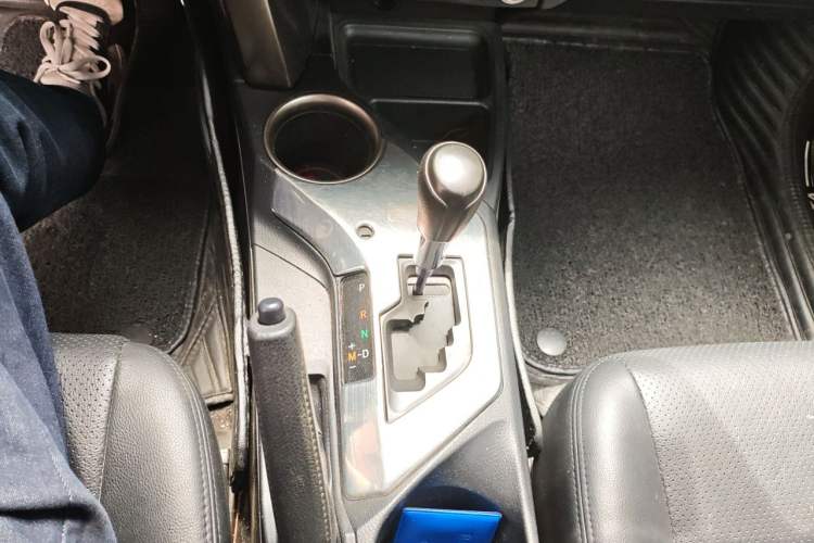 Used Toyota RAV4 2015 2.0L CVT Two-Wheel Drive Fashion Edition Gear Lever