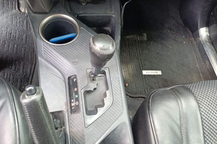 Used Toyota RAV4 2015 2.0L CVT Two-Wheel Drive Fashion Edition Gear Lever