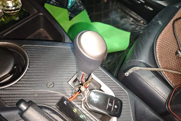 Used Toyota RAV4 2015 2.5L Automatic 4x4 Elite Edition Gear Lever