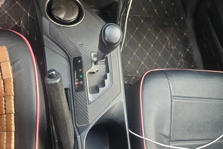 Used Toyota RAV4 2015 2.0L CVT Two-Wheel Drive Fashion Edition Gear Lever