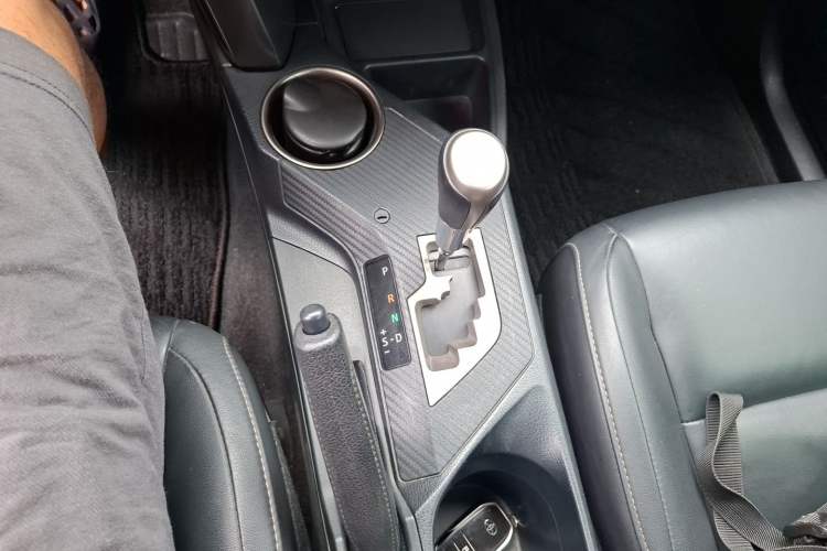 Used Toyota RAV4 2015 2.5L Automatic 4x4 Elite Edition Gear Lever
