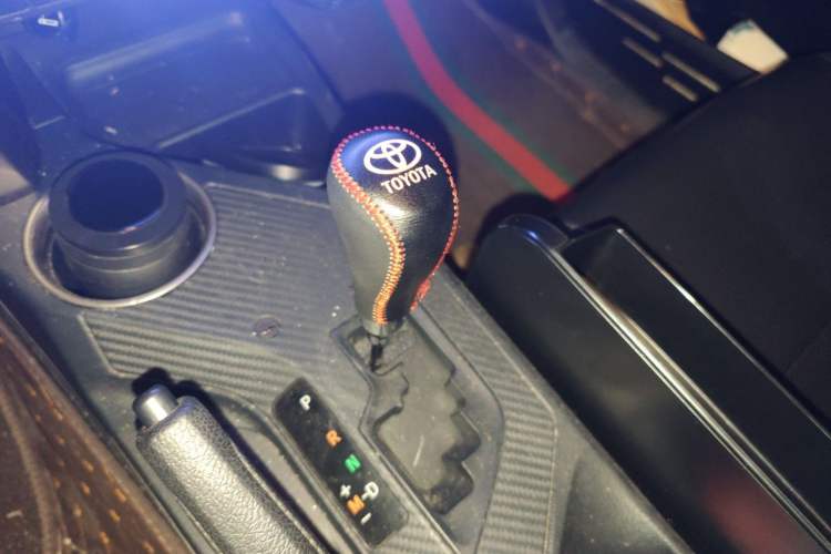 Used Toyota RAV4 2015 2.0L CVT Two-Wheel Drive Fashion Edition Gear Lever