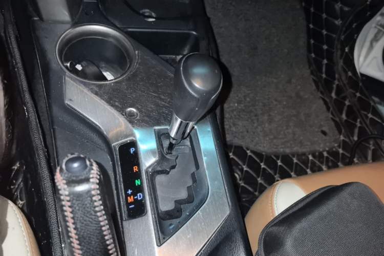 Used Toyota RAV4 2015 2.0L CVT Two-Wheel Drive Fashion Edition Gear Lever
