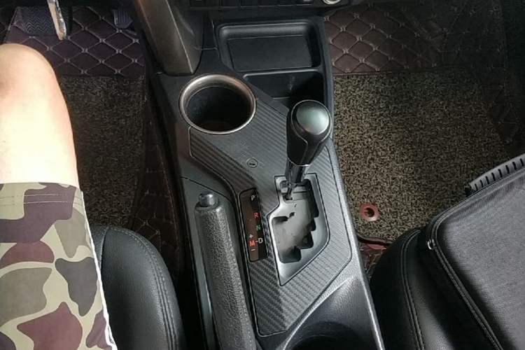 Used Toyota RAV4 2015 2.0L CVT Two-Wheel Drive Fashion Edition Gear Lever