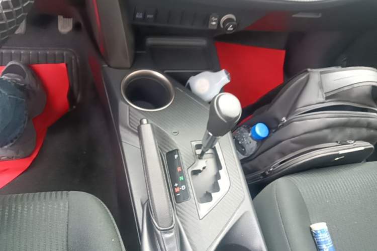 Used Toyota RAV4 2015 2.0L CVT Two-Wheel Drive Fashion Edition Gear Lever