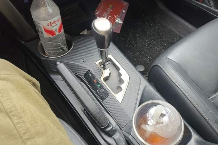 Used Toyota RAV4 2015 2.5L Automatic 4x4 Elite Edition Gear Lever