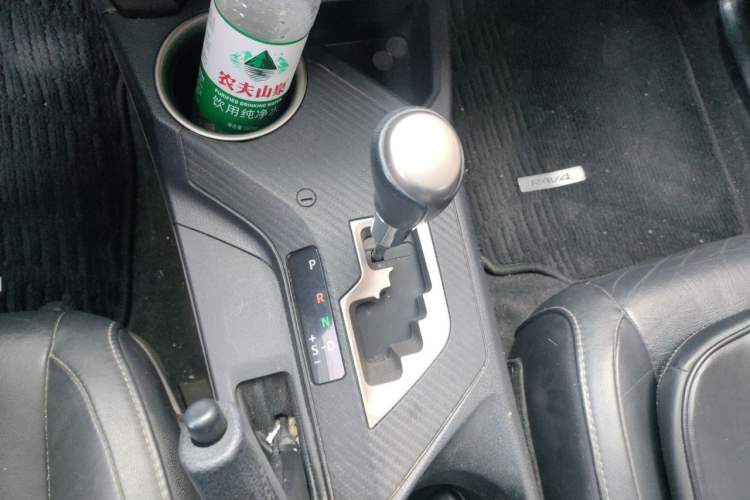 Used Toyota RAV4 2015 2.5L Automatic 4x4 Elite Edition Gear Lever