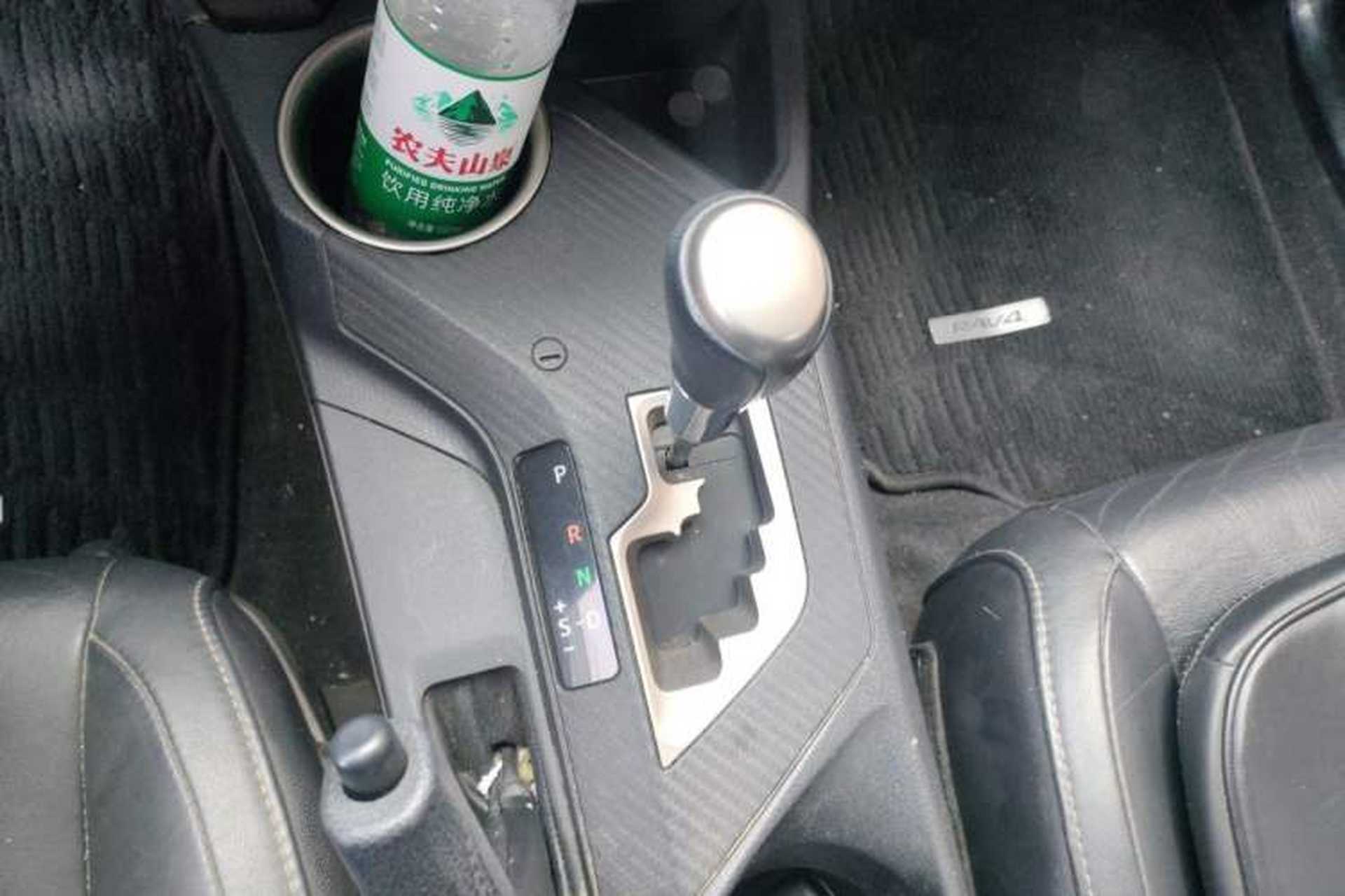 Used Toyota RAV4 2015 2.5L Automatic 4x4 Elite Edition Gear Lever