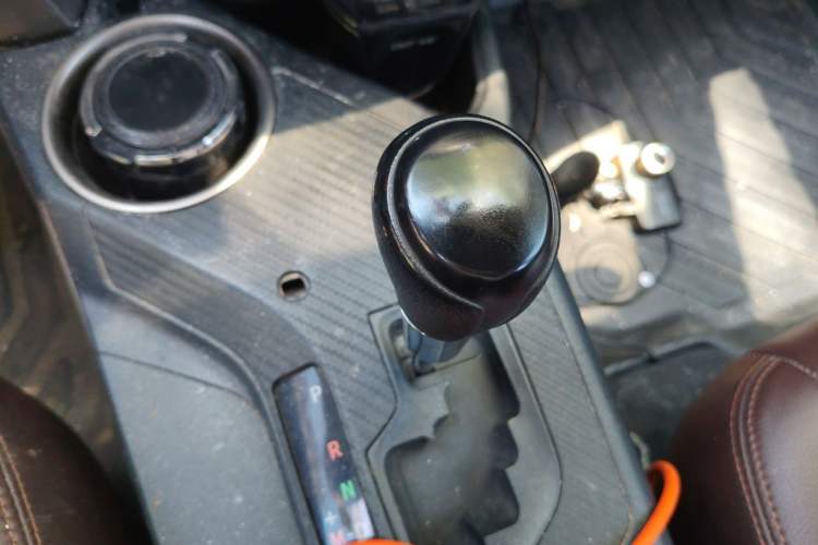 Used Toyota RAV4 2015 2.0L CVT Two-Wheel Drive Fashion Edition Gear Lever