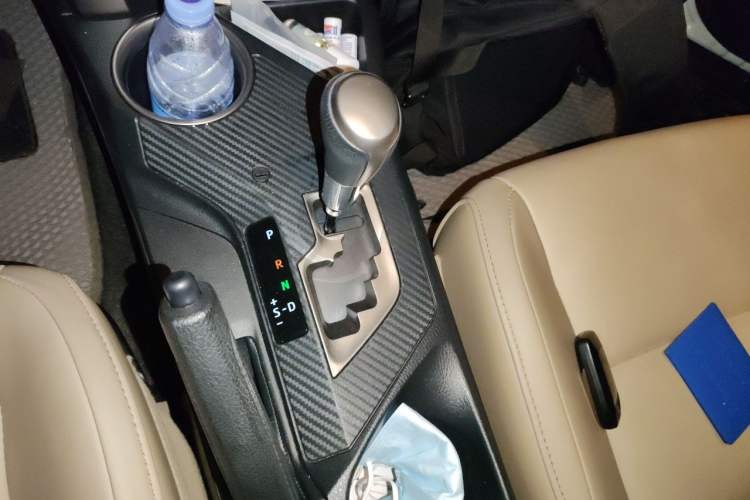 Used Toyota RAV4 2015 2.5L Automatic 4x4 Elite Edition Gear Lever