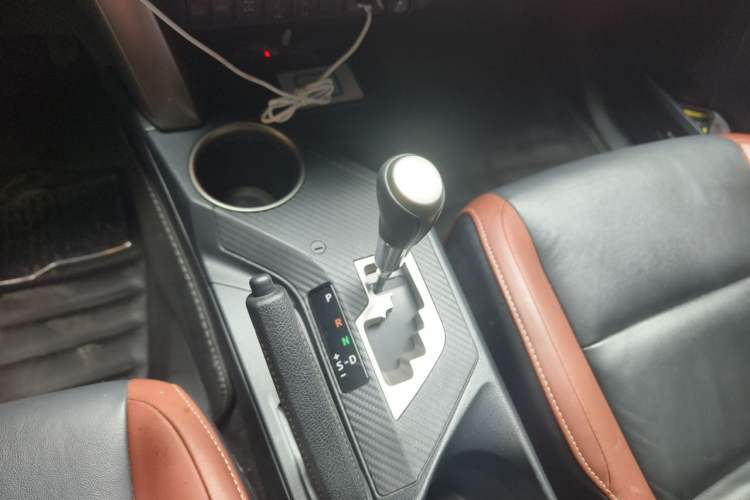 Used Toyota RAV4 2015 2.5L Automatic 4x4 Elite Edition Gear Lever