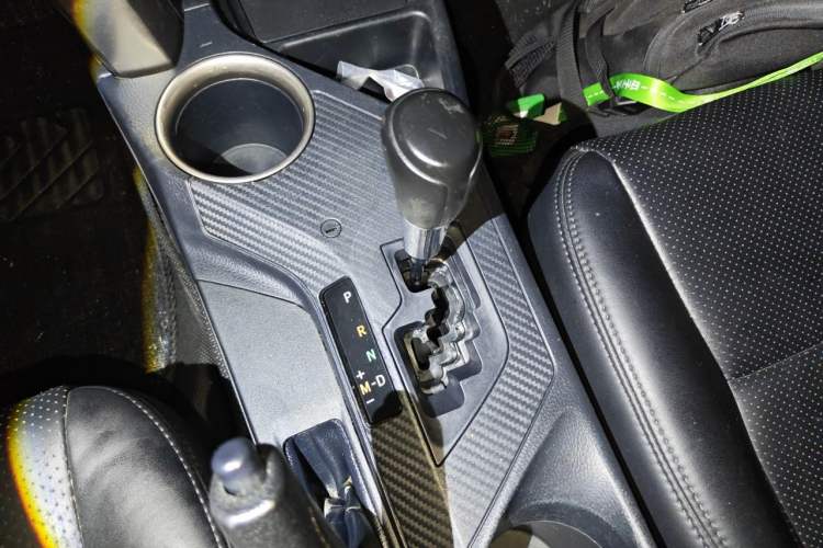 Used Toyota RAV4 2015 2.0L CVT Two-Wheel Drive Fashion Edition Gear Lever