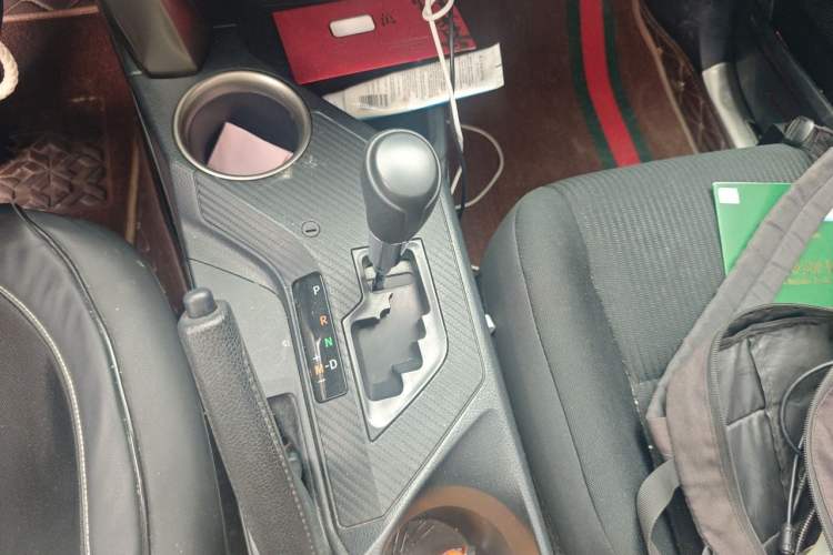 Used Toyota RAV4 2015 2.0L CVT Two-Wheel Drive Fashion Edition Gear Lever