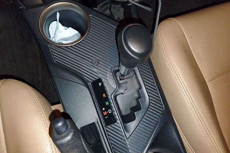 Used Toyota RAV4 2015 2.0L CVT Two-Wheel Drive Urban Edition Gear Lever