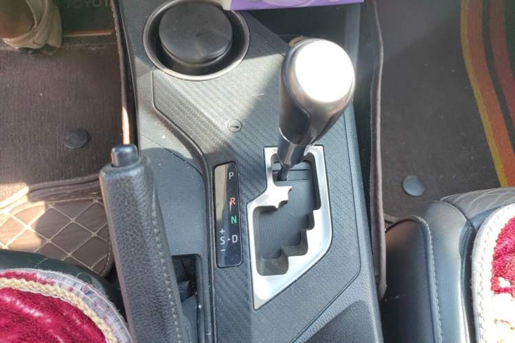 Used Toyota RAV4 2015 2.5L Automatic 4x4 Elite Edition Gear Lever