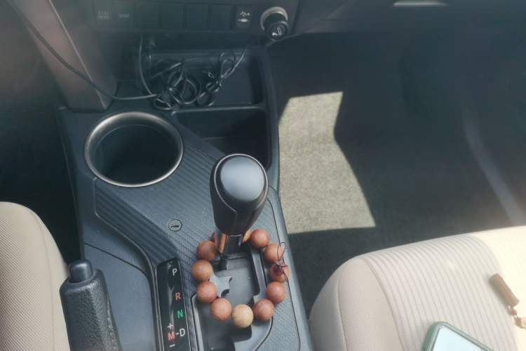 Used Toyota RAV4 2015 2.0L CVT Two-Wheel Drive Fashion Edition Gear Lever