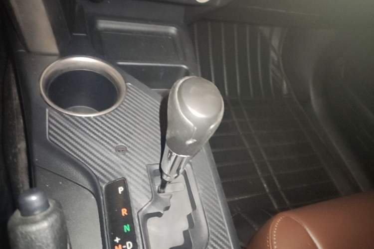 Used Toyota RAV4 2015 2.0L CVT Two-Wheel Drive Fashion Edition Gear Lever