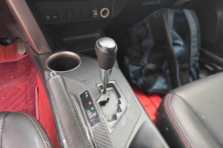 Used Toyota RAV4 2015 2.0L CVT Two-Wheel Drive Fashion Edition Gear Lever