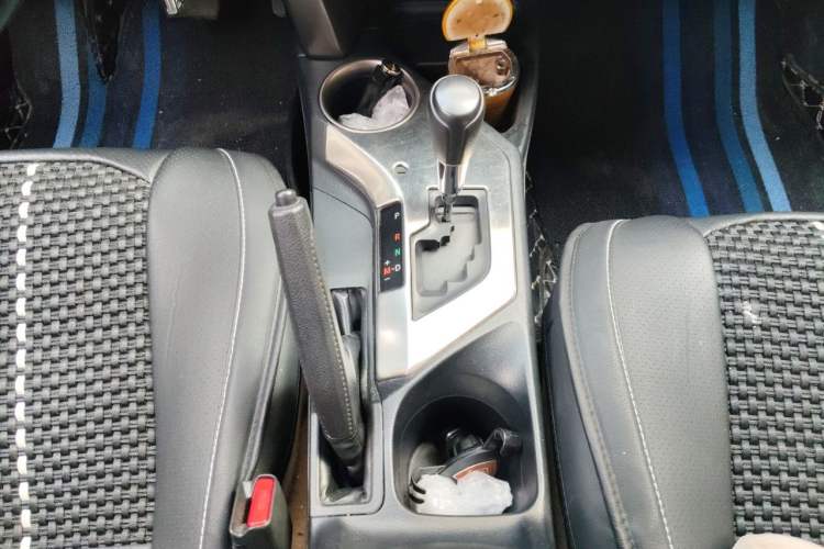 Used Toyota RAV4 2015 2.0L CVT Two-Wheel Drive Fashion Edition Gear Lever