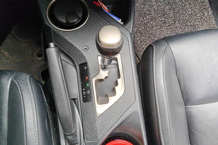 Used Toyota RAV4 2015 2.5L Automatic 4x4 Elite Edition Gear Lever