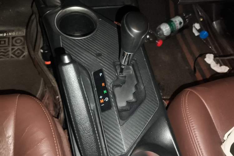 Used Toyota RAV4 2015 2.0L CVT Two-Wheel Drive Fashion Edition Gear Lever