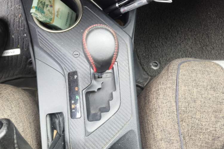 Used Toyota RAV4 2015 2.0L CVT Two-Wheel Drive Fashion Edition Gear Lever