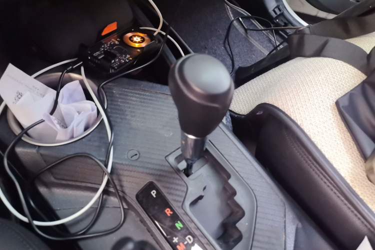 Used Toyota RAV4 2015 2.0L CVT Two-Wheel Drive Fashion Edition Gear Lever