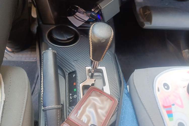 Used Toyota RAV4 2015 2.5L Automatic 4x4 Elite Edition Gear Lever