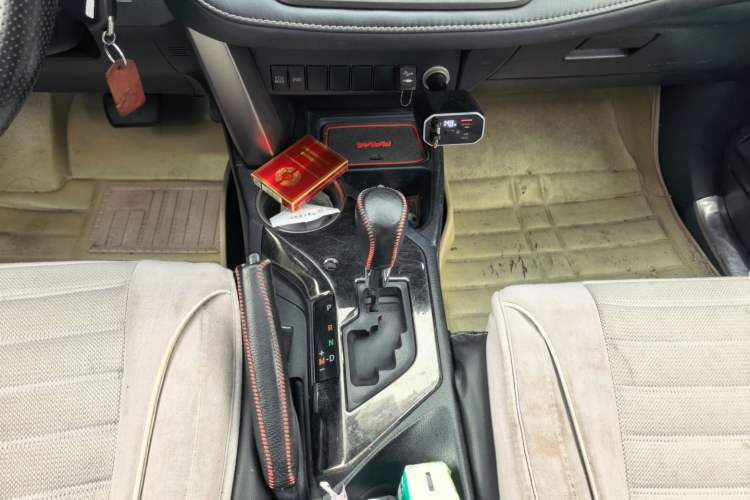 Used Toyota RAV4 2015 2.0L CVT Two-Wheel Drive Fashion Edition Gear Lever