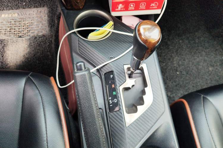 Used Toyota RAV4 2015 2.5L Automatic 4x4 Elite Edition Gear Lever
