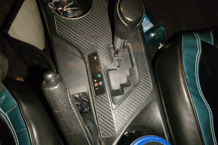 Used Toyota RAV4 2015 2.0L CVT Two-Wheel Drive Urban Edition Gear Lever
