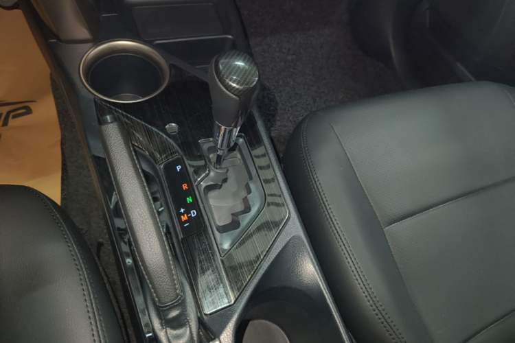 Used Toyota RAV4 2015 2.0L CVT Two-Wheel Drive Fashion Edition Gear Lever