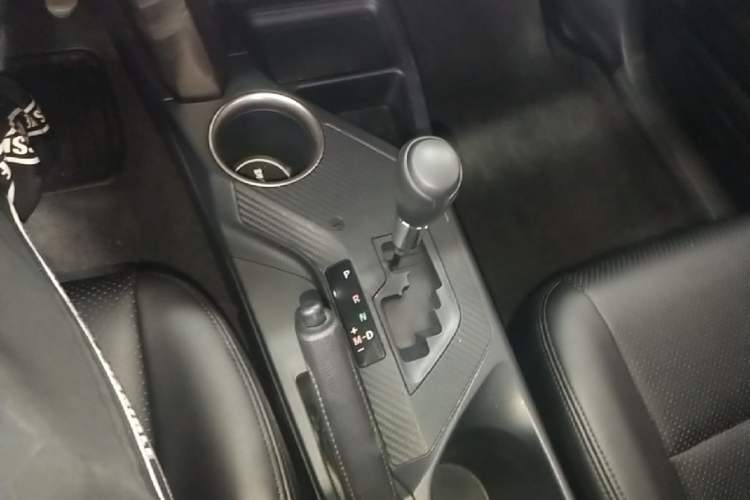 Used Toyota RAV4 2015 2.0L CVT Two-Wheel Drive Fashion Edition Gear Lever