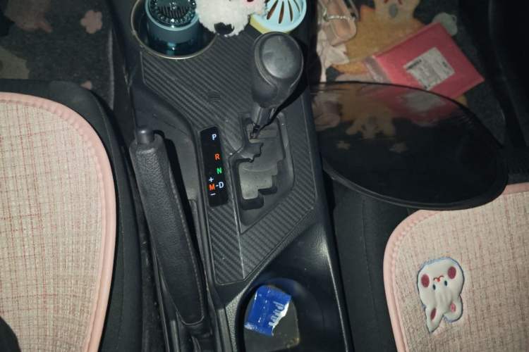 Used Toyota RAV4 2015 2.0L CVT Two-Wheel Drive Fashion Edition Gear Lever