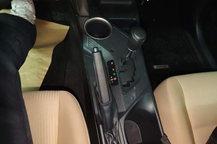 Used Toyota RAV4 2015 2.0L CVT Two-Wheel Drive Fashion Edition Gear Lever